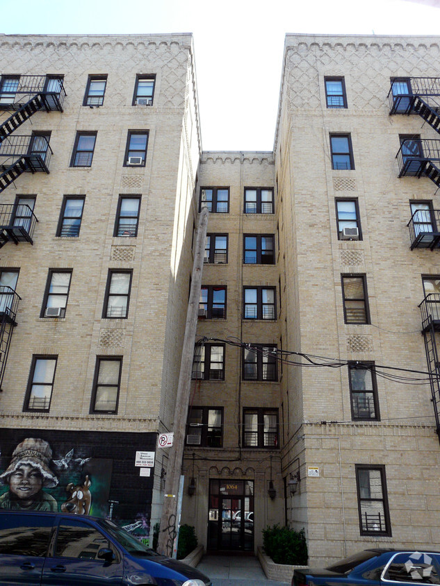 Foto del edificio - 1064 Manor Ave