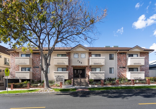 Building Photo - 725 E Providencia Ave