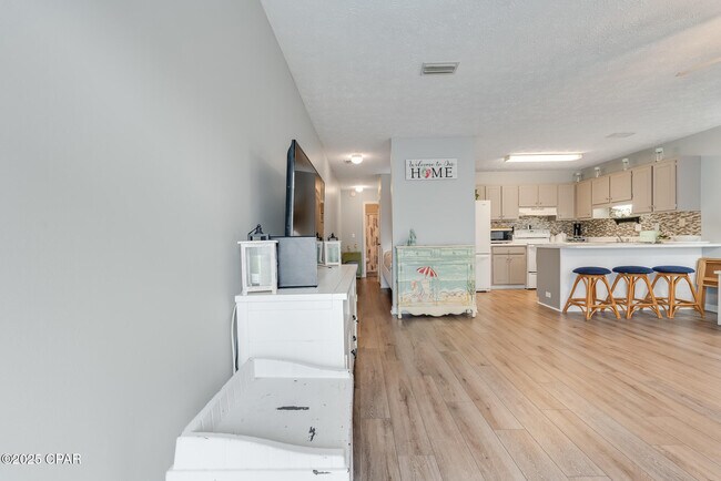 Foto del edificio - 17642 Front Beach Rd
