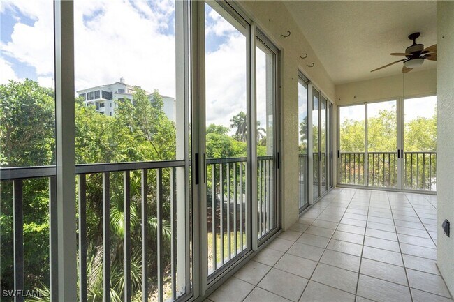 Foto del edificio - 14815 Laguna Dr