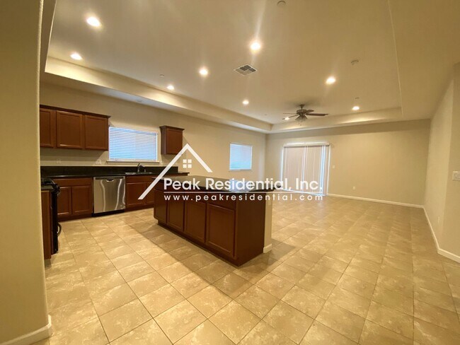 Foto del edificio - Wonderful 4bd/2ba Home with 2 Car Garage!