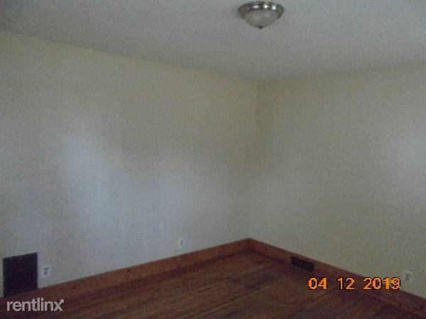 Building Photo - 4 br, 1 bath House - 213 Stutson St