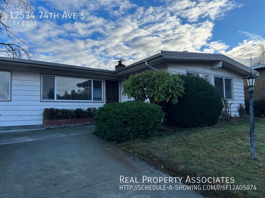 3 Bedroom Home w/ Large Yard in South Seattle House Rental in Seattle