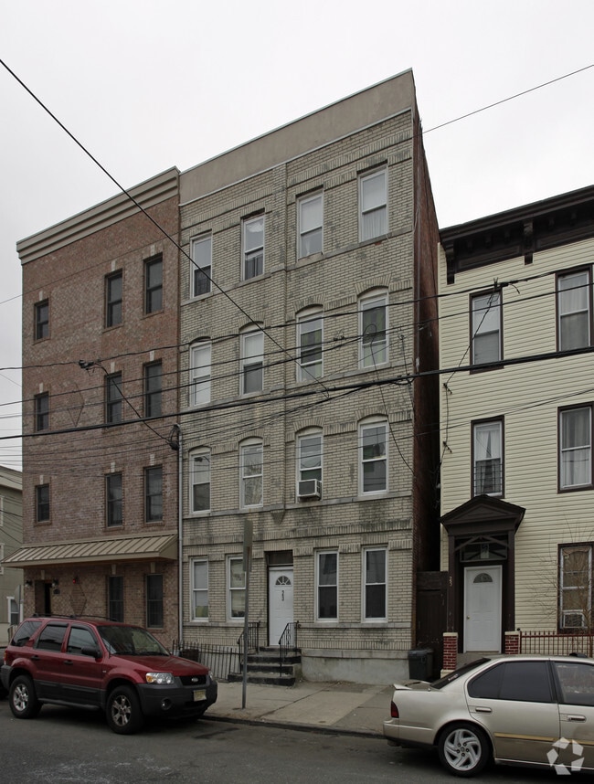 Building Street View - 23 Saint Pauls Ave