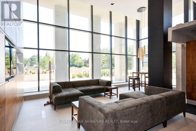 Photo du bâtiment - 75 The Donway W