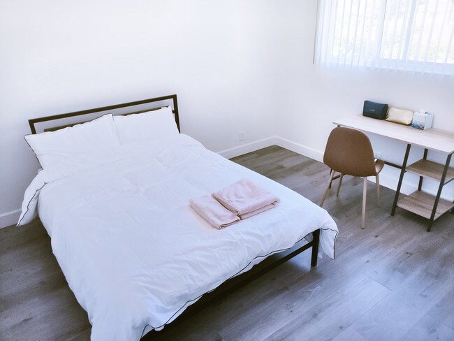 private bedroom - 1324 W 36th St