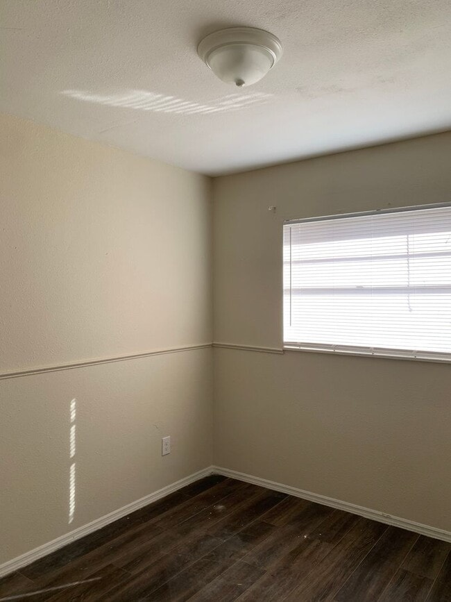 Building Photo - Single Family House 4bed/2bath Rent $1850/month ready June 2026