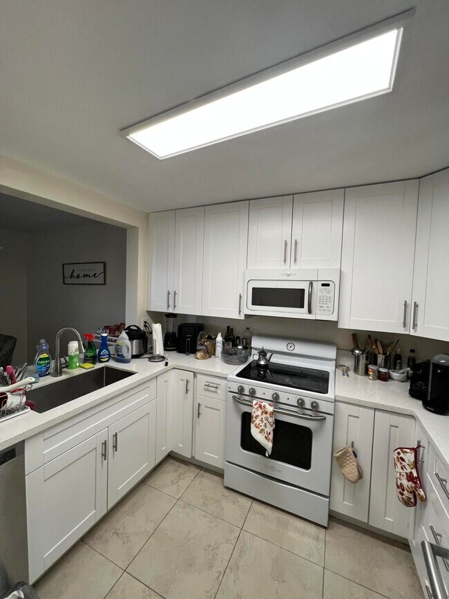 Building Photo - 7173 Orange Dr
