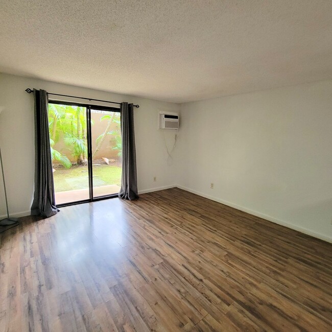 Building Photo - Nice 2 Bedroom Condo across from Kamaole I...