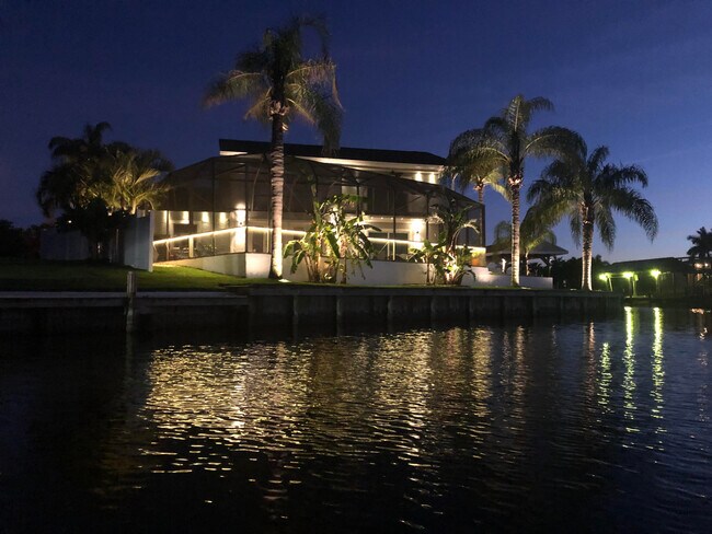 Building Photo - 1585 Sykes Creek Dr