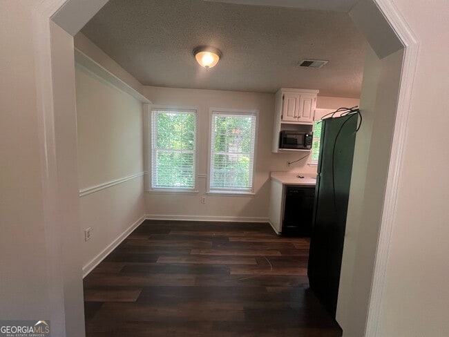 Building Photo - 265 Pine Valley Dr