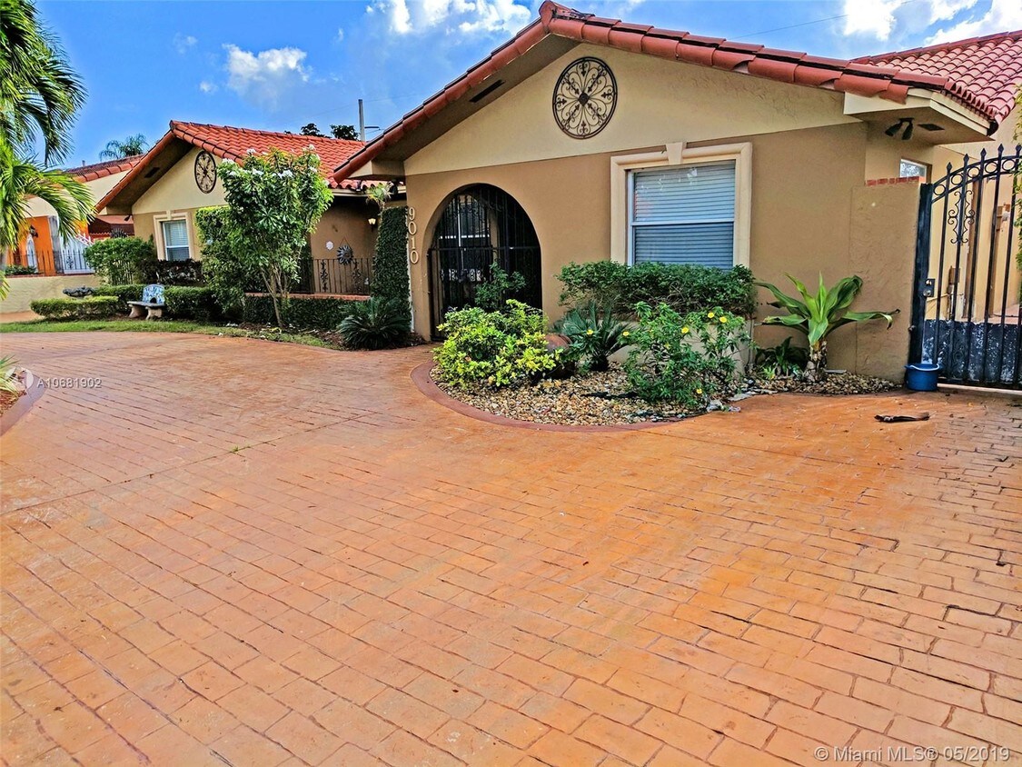 Foto principal - 9010 SW 11th St