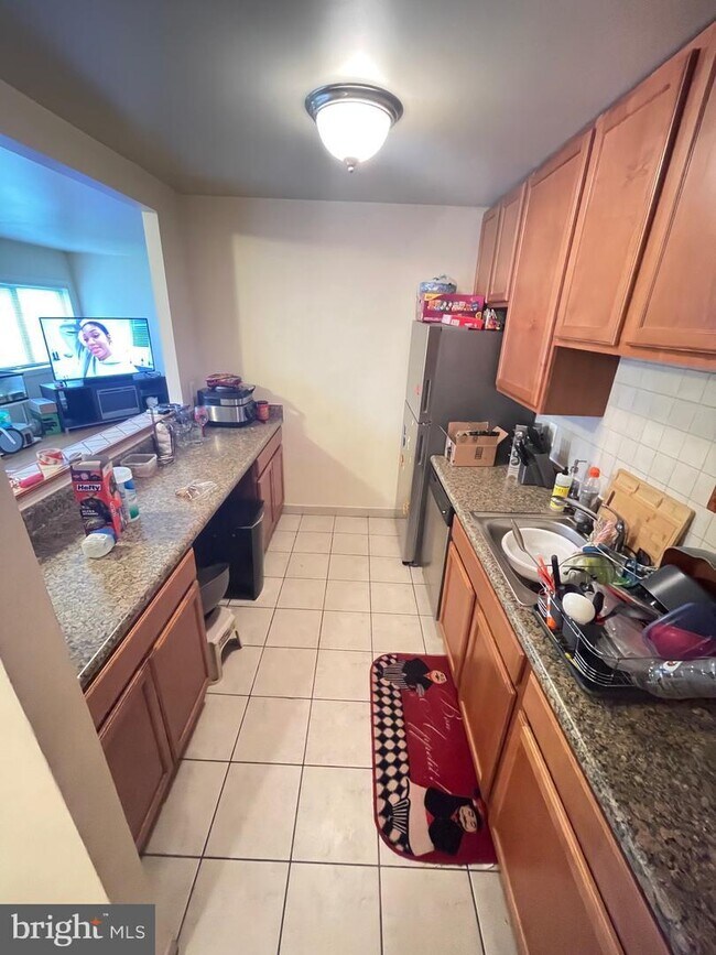 Building Photo - 6302 Hil-Mar Dr