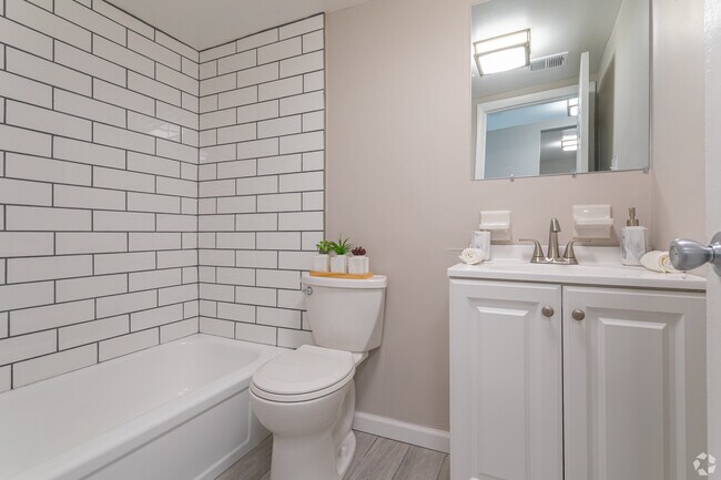 Foto del edificio - Hidden Creek Apartments
