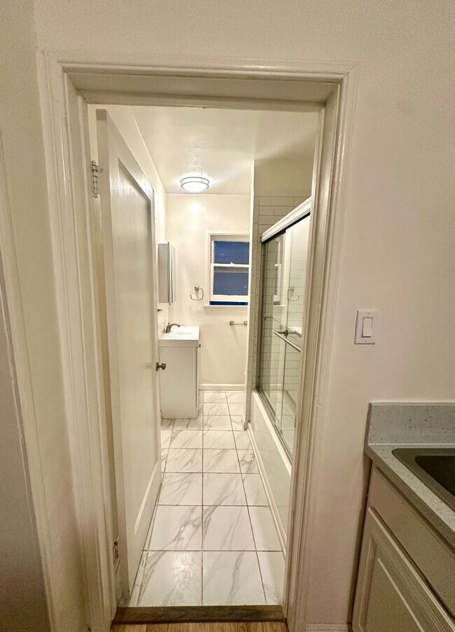 Foto del edificio - Charming Studio Near LACMA, The Grove & Me...