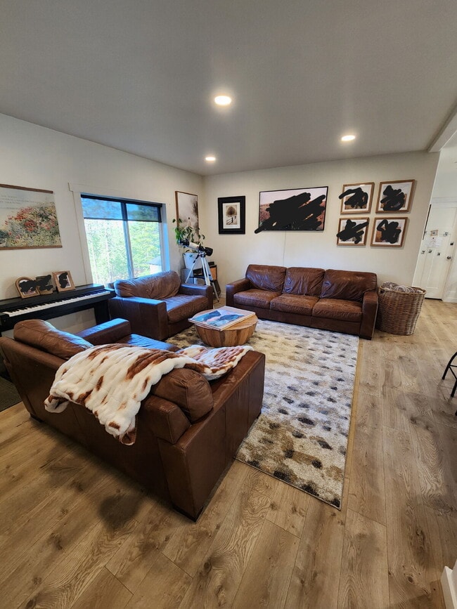 Building Photo - 3BR, 2BTH in Post Falls Above The Fog