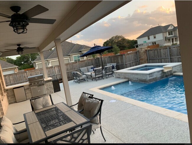 Outdoor kitchen and gas firepit - 111 Bonham Cv