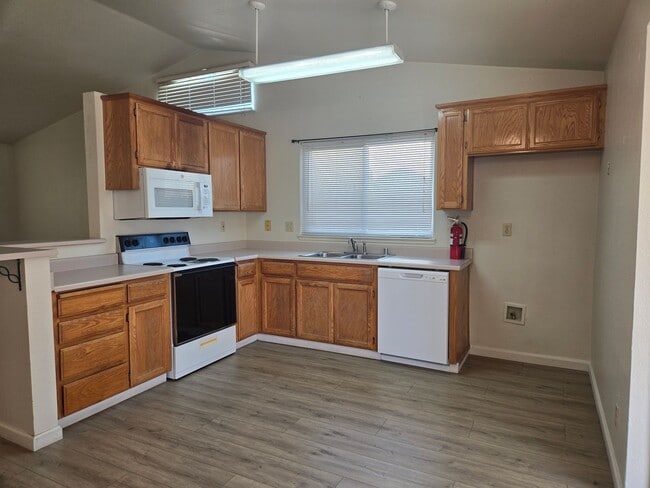Building Photo - 369 Leffler Pl