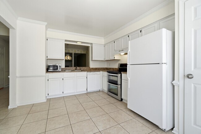 Building Photo - 5260 Settlers Park Dr