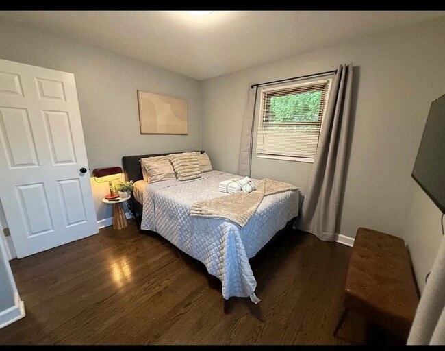 Foto del edificio - 436 Springhill Dr