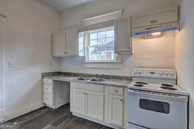 Building Photo - 1183 Holt Ave