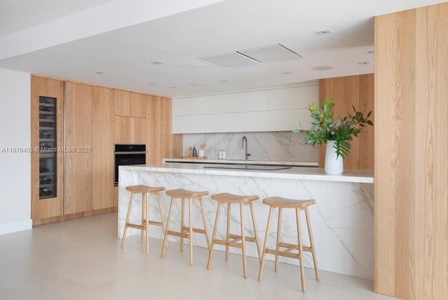 Building Photo - 1581 Brickell Ave