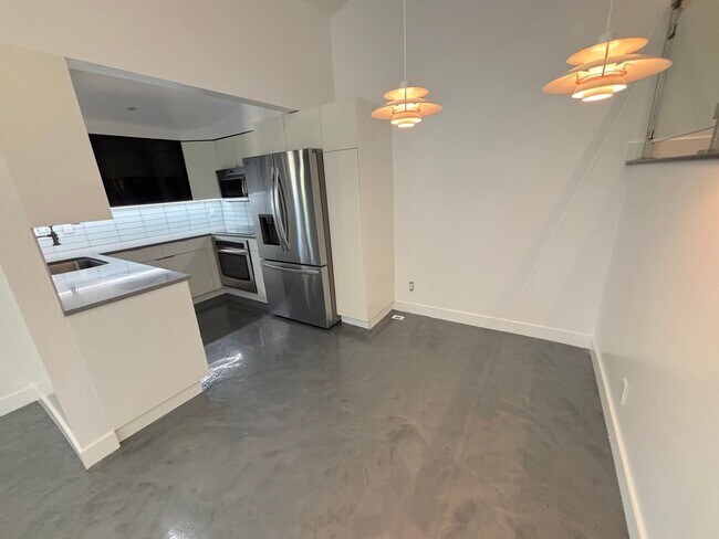 Foto del edificio - Clean 2 bedroom condo located near downtown Fullerton