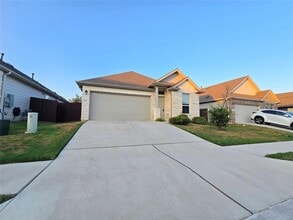 Building Photo - 520 Falkland Trace