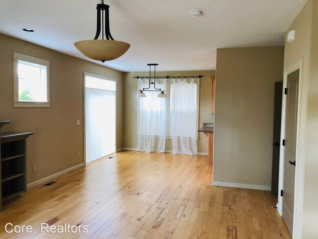 Foto del edificio - 3 br, 2.5 bath House - 5625 NE Everett St