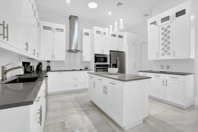 Building Photo - 2521 Oceanview Ave