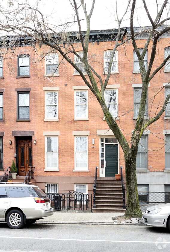 Primary Photo - 364 Degraw St