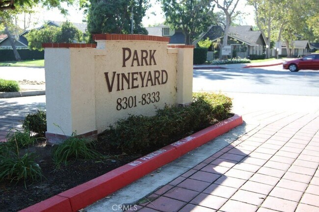 Foto del edificio - 8313 Vineyard Ave