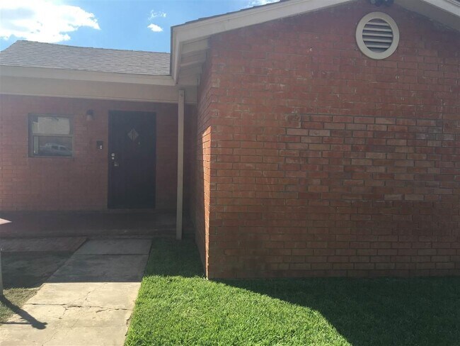 Building Photo - 2610 Springfield Ave