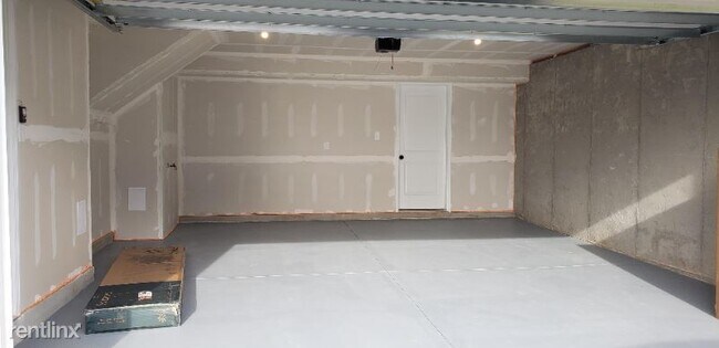 Foto del edificio - 3 br, 2.5 bath Townhome - 4025 Johns Ct