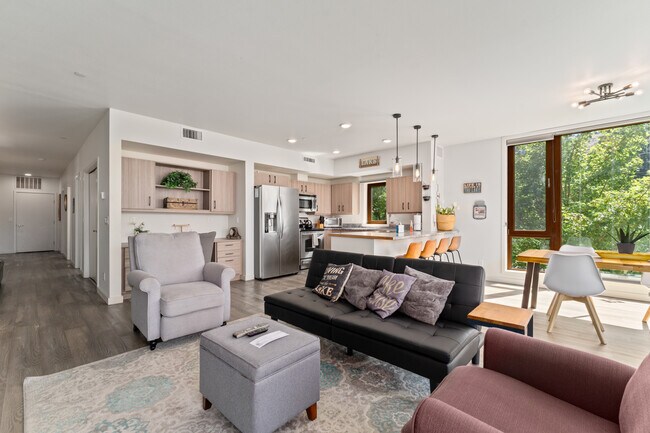 Foto del edificio - 2220 W Woodin Ave