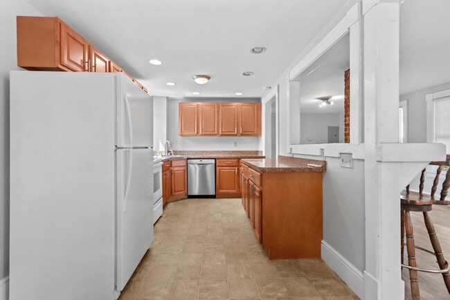 Building Photo - 310 Flanders Rd
