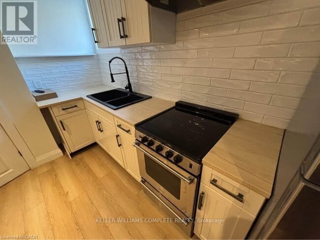 Building Photo - 4-4 Bankfield Cres