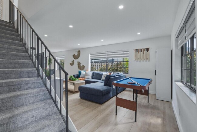 Building Photo - 807-809-809 SW 14th Ct
