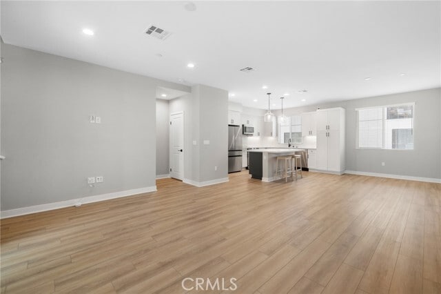 Building Photo - 2151 Crescent Walk