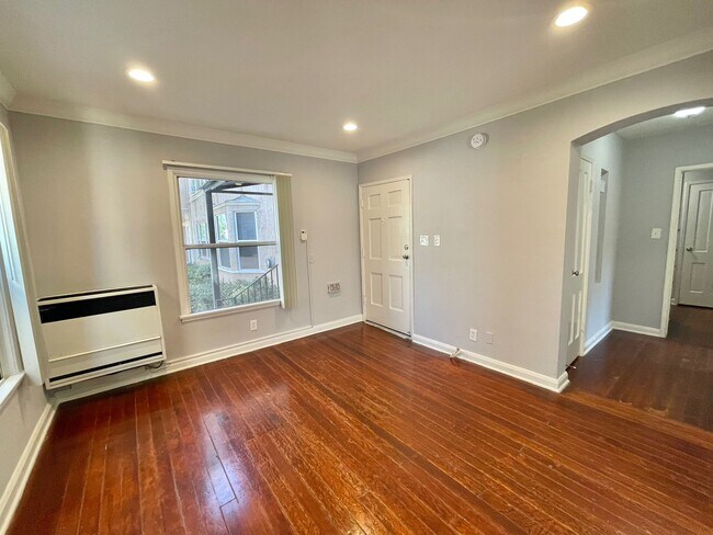 Building Photo - 1225 S Westmoreland Ave