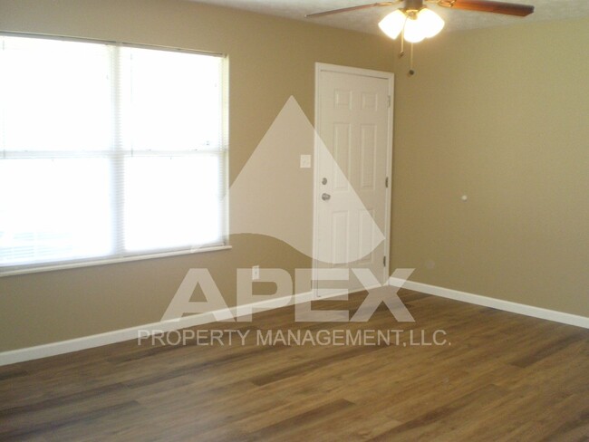 Foto del edificio - 7518 Glenwalker Ln