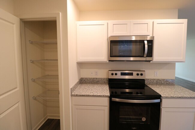 Foto del edificio - 757 Whitney Rd