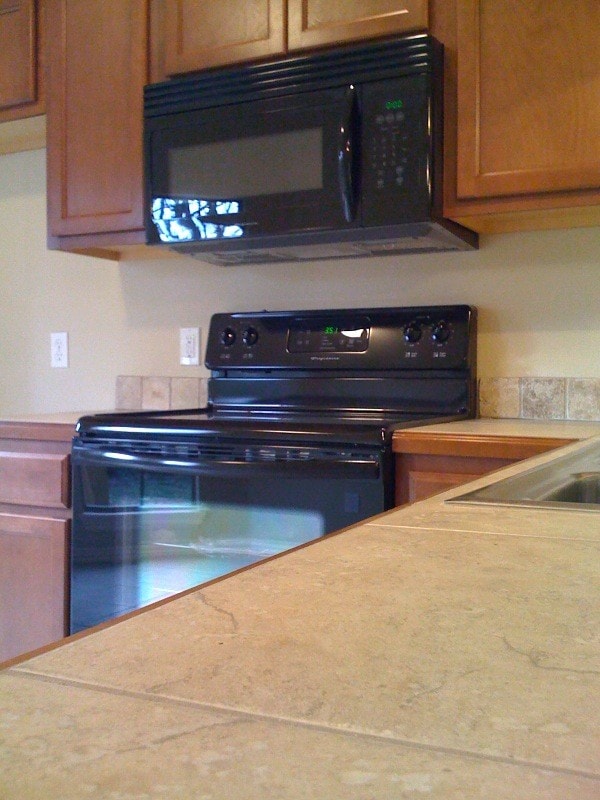 Building Photo - 687 S Grace Ave