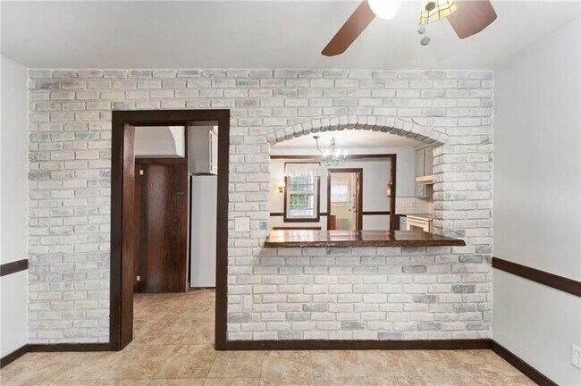 Foto del edificio - 594 Metacom Ave