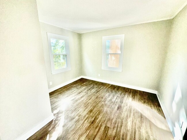 Building Photo - 395002001