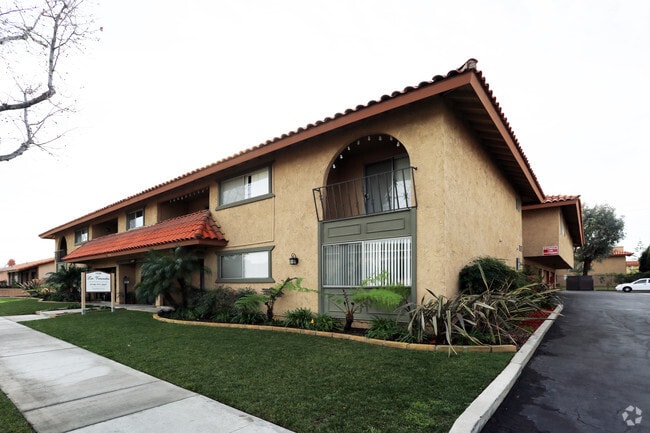 Building Photo - Las Verandes Apartments