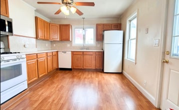 Building Photo - 8 Cross St