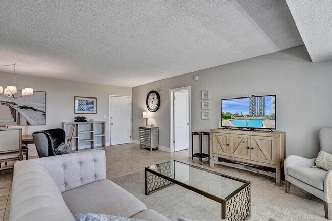 Foto del edificio - 2715 N Ocean Blvd