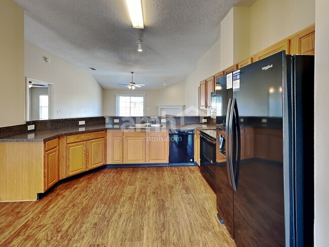 Foto del edificio - 468 Hillside Dr