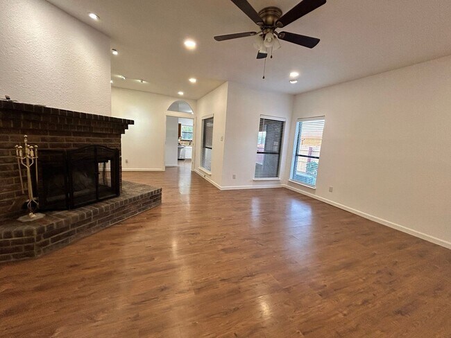 Foto del edificio - 1007 Dandelion Dr